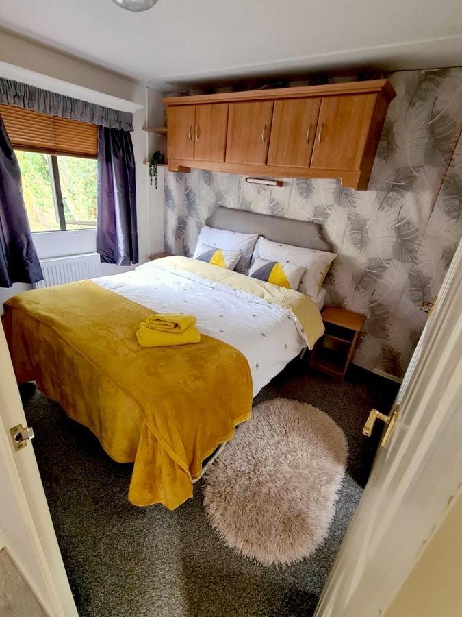 Unique Caravan With Outdoor Space Ballantrae Exterior photo